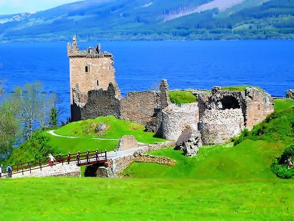 5UrquhartCastleLochNess_zpse77efaa5.jpg