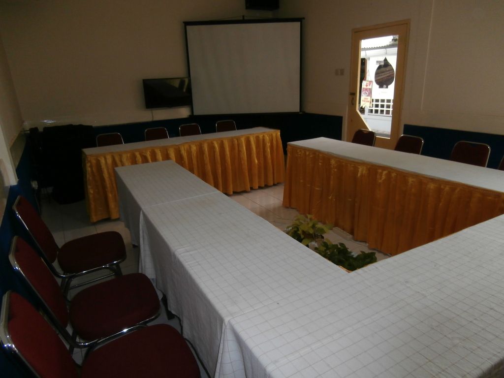 Ruang Meeting Kapasitas 20 Orang