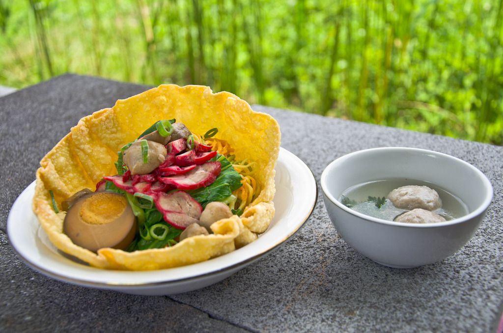 Mie Mangkok Komplit