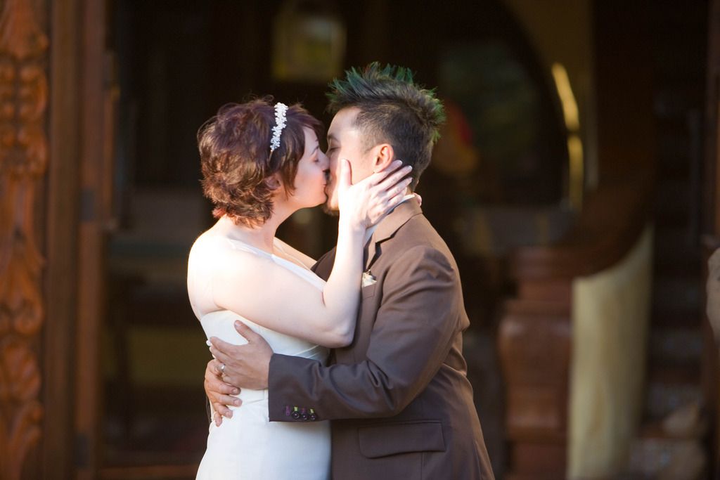  photo Bride_and_Groom_Kiss_zpstwnmawsr.jpg